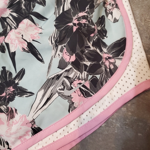 NWOT Nike Dri-Fit Tempo mini shorts. Floral. Blue, pink, black, white. Liner. 2X - Picture 4 of 13